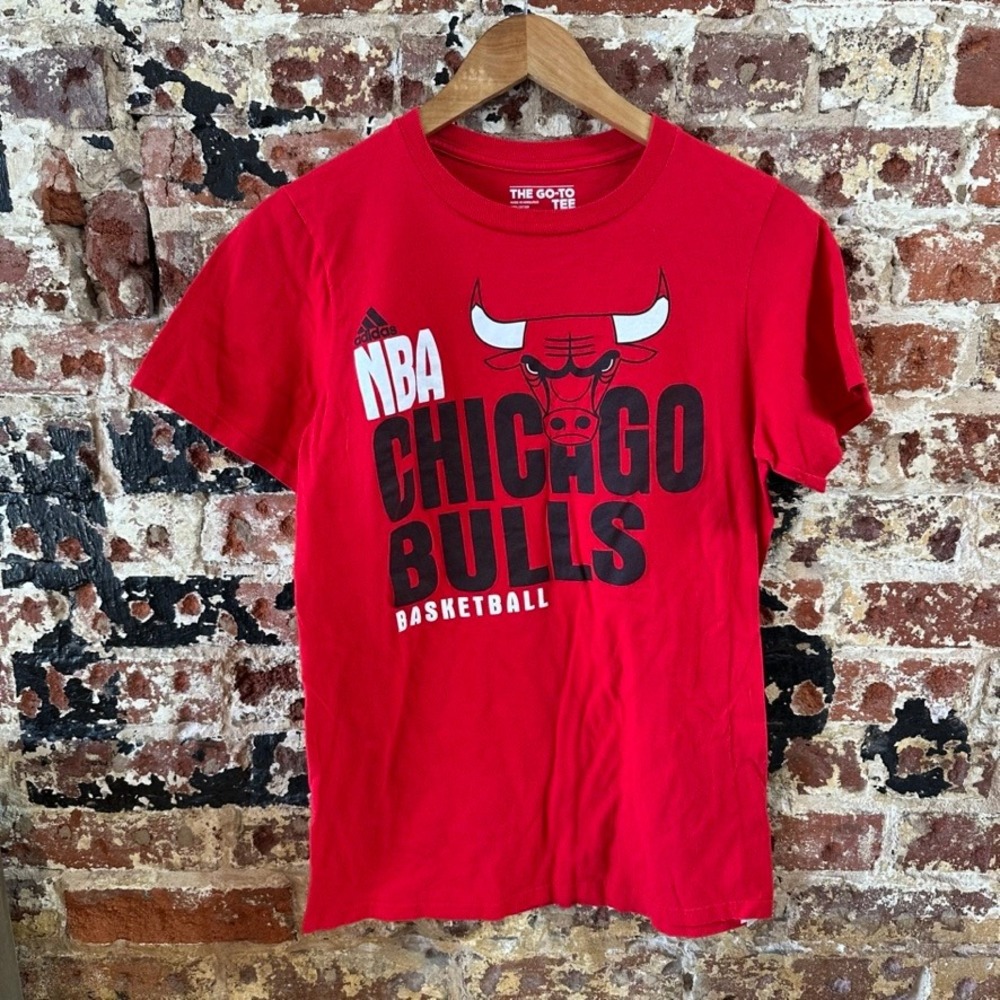 Adidas NBA Chicago Bulls Basketball T-Shirt Red Short Sleeve Mens Small
